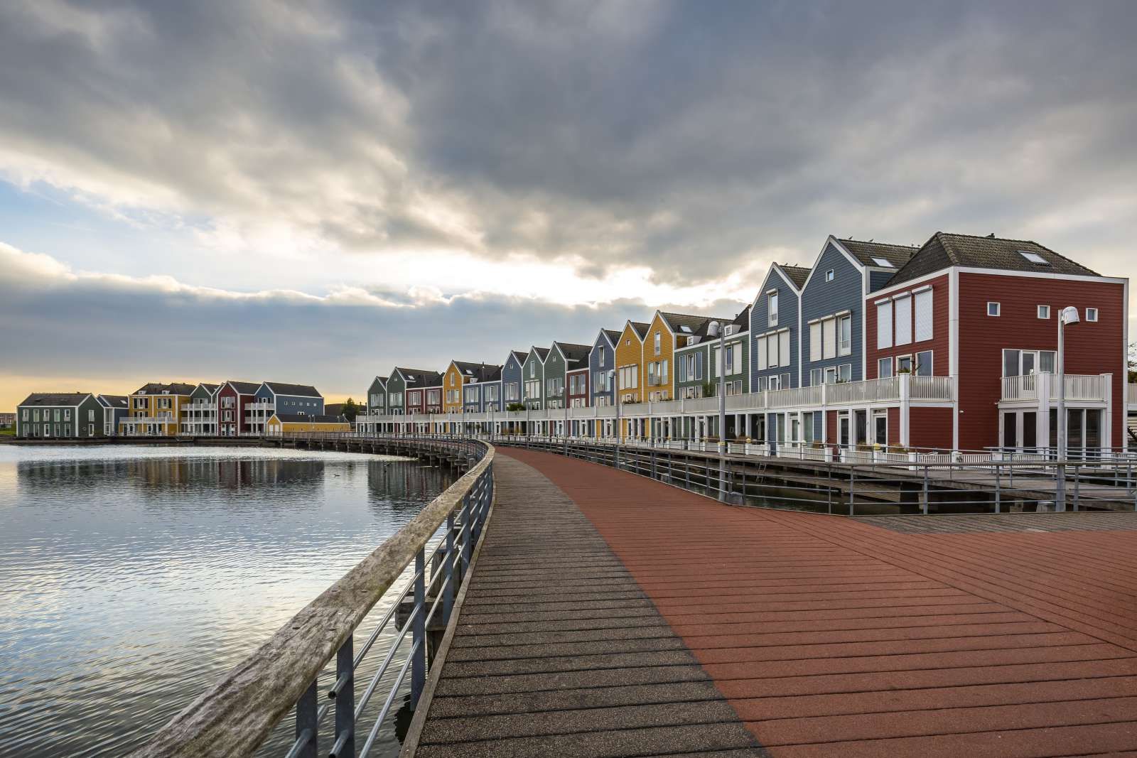 Kleurrijke huizen in Houten fotobehang - Fotobehang.nl